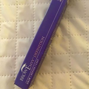 Brow Envy Definition - Brun Clair